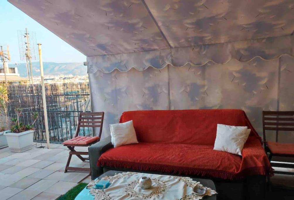Spacious Private Rooftop Studio, Mountain And Sea View Athen Eksteriør billede
